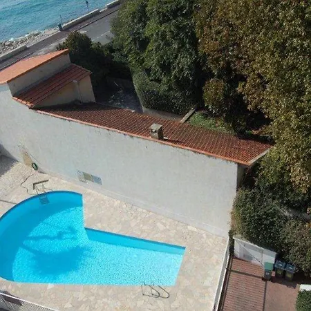 Menton: 3 Pieces Bord De Avec Piscine Et Garage - Fr-1-196-364