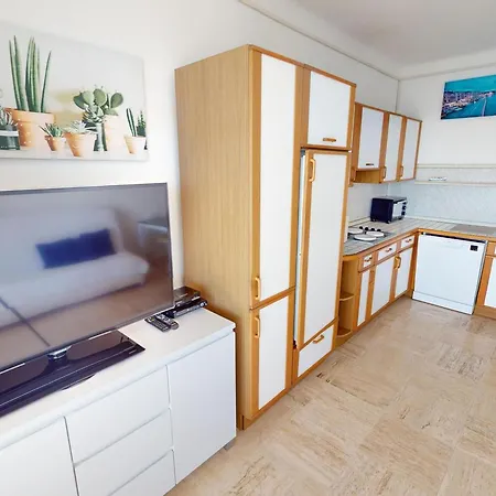 Apartment Menton: 3 Pieces Bord De Avec Piscine Et Garage - Fr-1-196-364 Menton