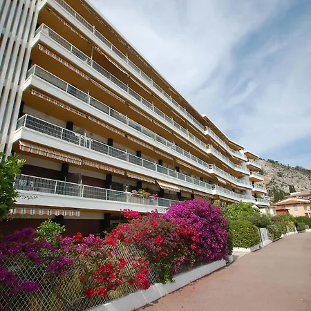 Apartment Menton: 3 Pieces Bord De Avec Piscine Et Garage - Fr-1-196-364 Menton